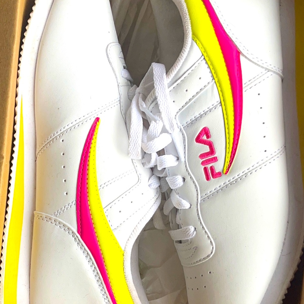 FILA Machu Lace Up White Neon Sneakers Size 9.5